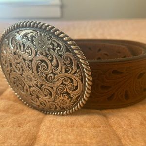 Tony Lama Women's Brown Pierced Filigree Trophy Belt